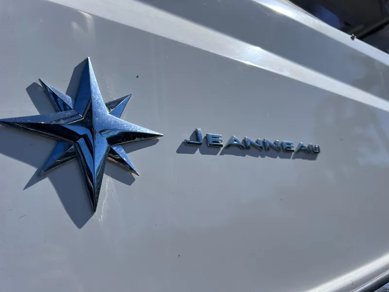 Slide: The Image of 2021 Jeanneau Leader 9.0 WA boat emblem with star logo. - 11