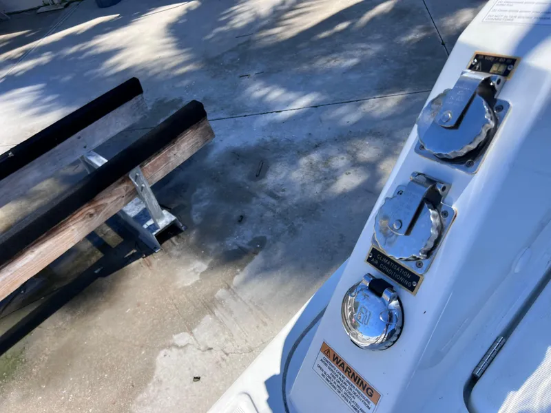 Slide: The Image of 2021 Jeanneau Leader 9.0 WA boat controls with warning label, dockside view. - 14