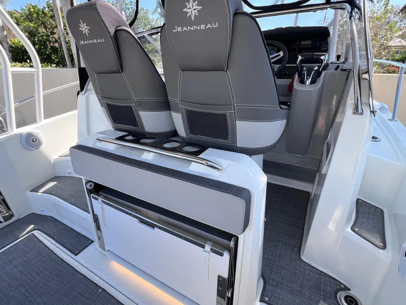 Slide: The Image of 2021 Jeanneau Leader 9.0 WA boat interior with dual seats and storage compartment. - 22