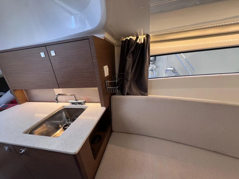 Slide: The Image of Jeanneau Leader 9.0 WA TWIN YAMAHA 250s w/ BOW & STERN THRUSTERS 2021 - 52