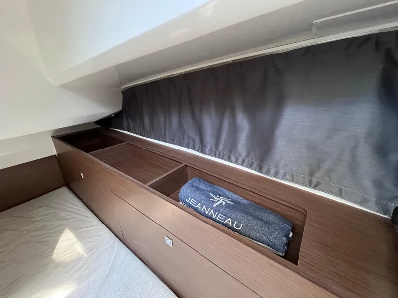 Slide: The Image of Jeanneau Leader 9.0 WA TWIN YAMAHA 250s w/ BOW & STERN THRUSTERS 2021 - 55