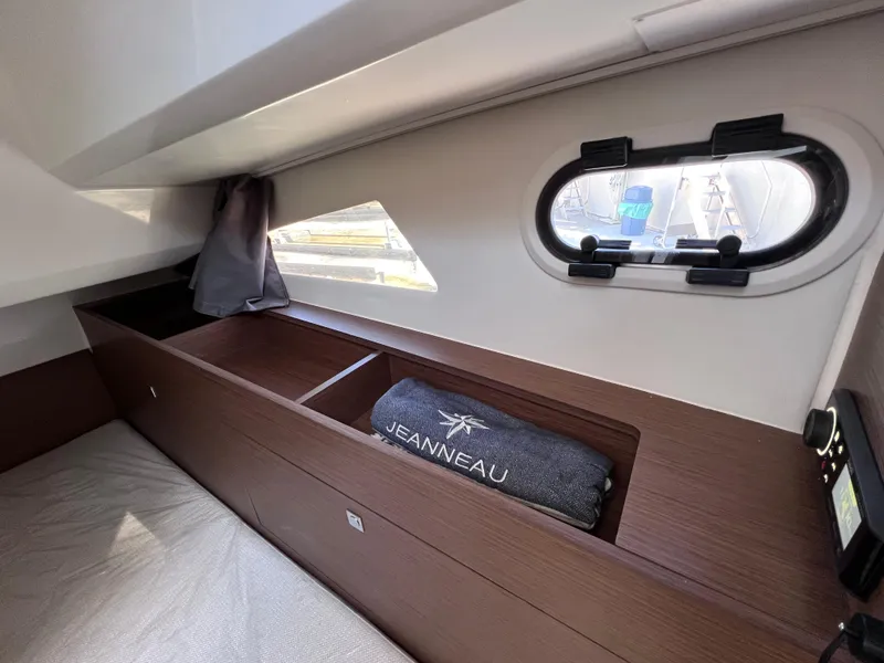 Slide: The Image of Jeanneau Leader 9.0 WA TWIN YAMAHA 250s w/ BOW & STERN THRUSTERS 2021 - 56