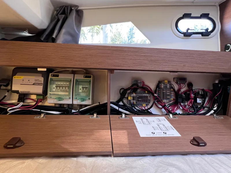 Slide: The Image of Jeanneau Leader 9.0 WA TWIN YAMAHA 250s w/ BOW & STERN THRUSTERS 2021 - 61