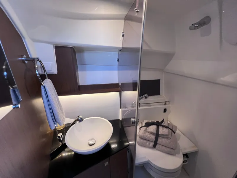 Slide: The Image of Jeanneau Leader 9.0 WA TWIN YAMAHA 250s w/ BOW & STERN THRUSTERS 2021 - 63