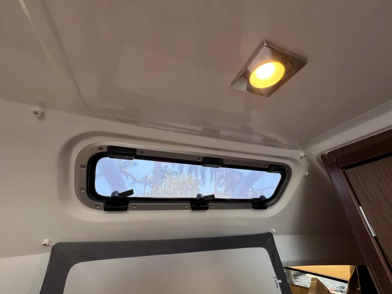 Slide: The Image of Jeanneau Leader 9.0 WA TWIN YAMAHA 250s w/ BOW & STERN THRUSTERS 2021 - 65