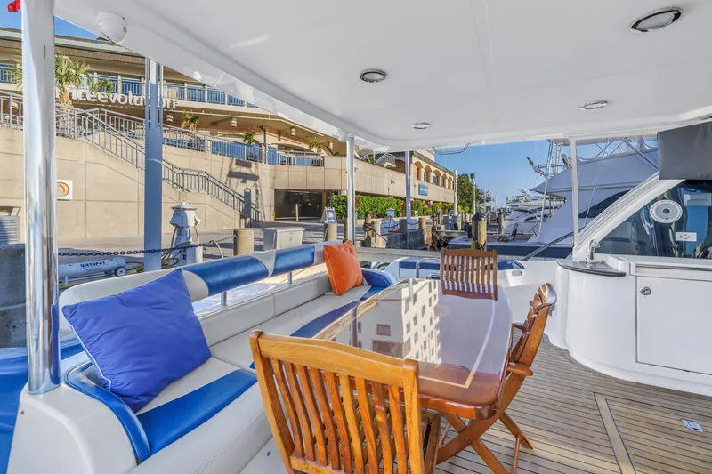 Slide: The Image of Neptunus 62 Flybridge 2007 - 90