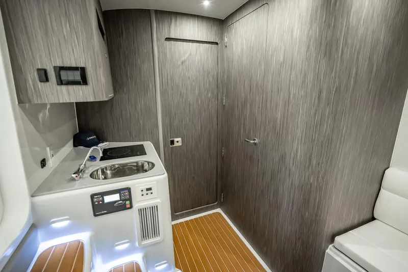 Slide: The Image of Yellowfin 54 Offshore 2023 - 105