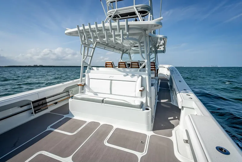 Slide: The Image of Yellowfin 54 Offshore 2023 - 60