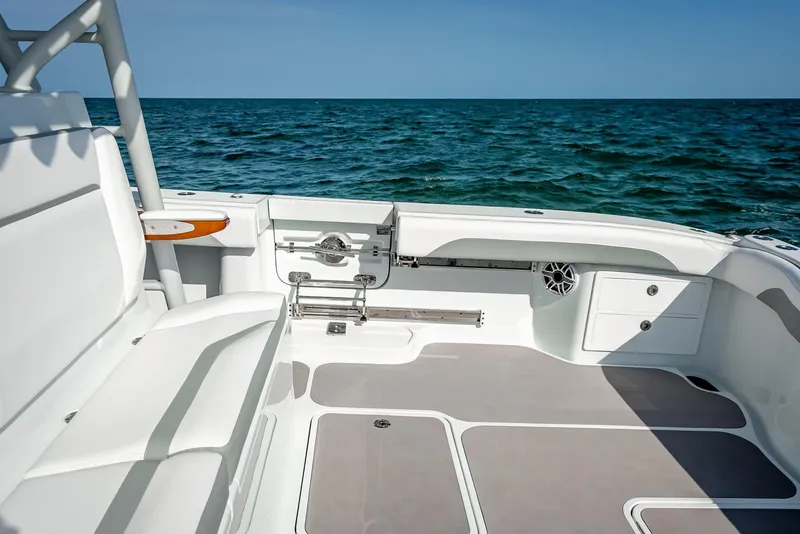 Slide: The Image of Yellowfin 54 Offshore 2023 - 63