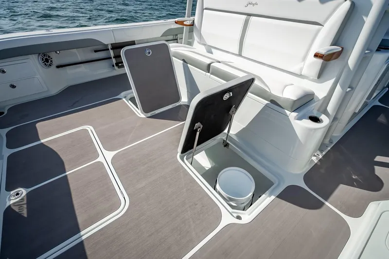 Slide: The Image of Yellowfin 54 Offshore 2023 - 90