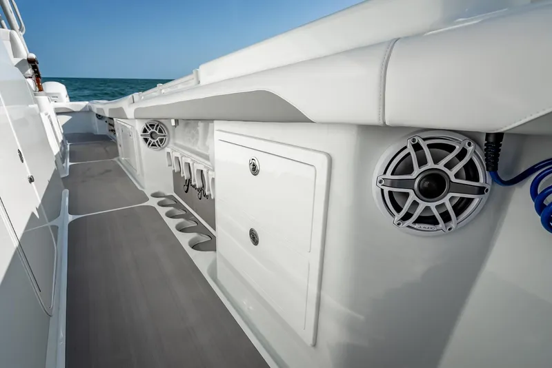 Slide: The Image of Yellowfin 54 Offshore 2023 - 91