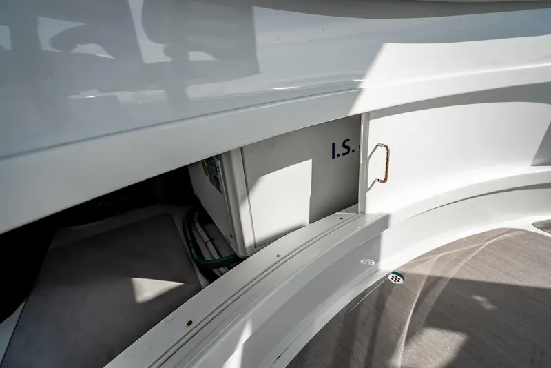 Slide: The Image of Yellowfin 54 Offshore 2023 - 94