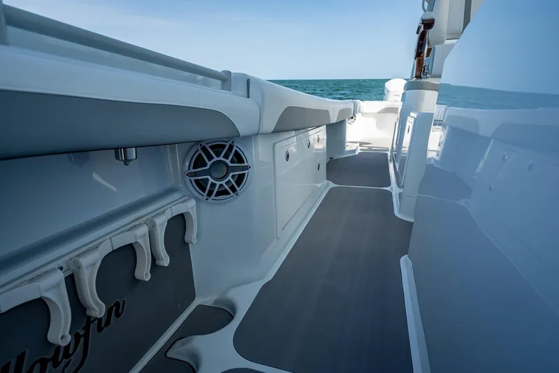 Slide: The Image of Yellowfin 54 Offshore 2023 - 96