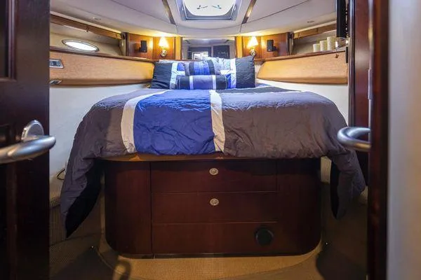Slide: The Image of Luxurious cabin interior of 2005 Sea Ray 520 Sedan Bridge yacht. - 46