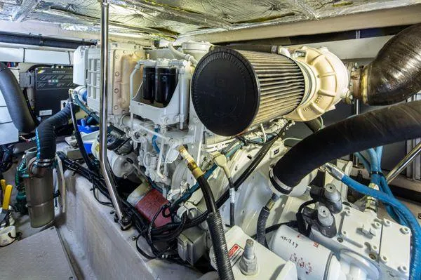 Slide: The Image of Sea Ray 520 Sedan Bridge 2005 - 51