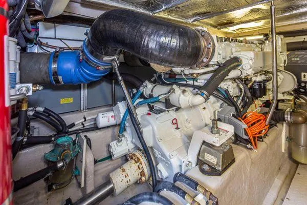 Slide: The Image of Sea Ray 520 Sedan Bridge 2005 - 52