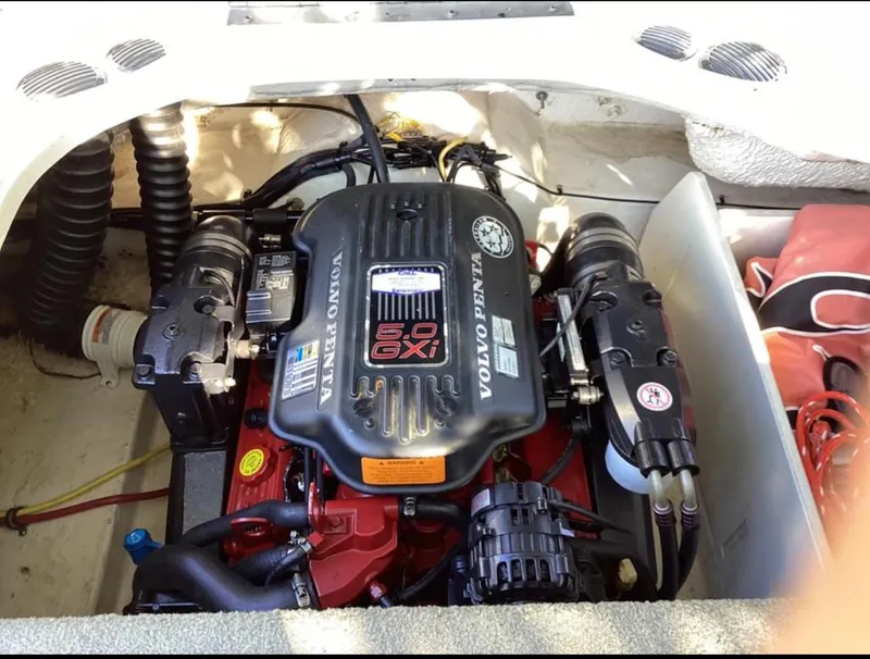 Slide: The Image of Engine compartment of a 2007 Chaparral 204 SSi with Volvo Penta 5.0 GXI engine. - 20