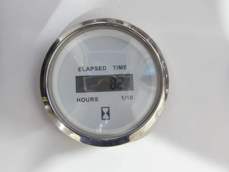 Slide: The Image of Elapsed time gauge displaying 82.7 hours on Freedom 18 PATRIOT 2022 model. - 14