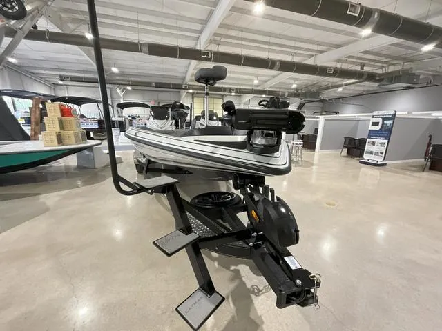 Slide: The Image of Caymas CX 21 PRO 2025 - 12