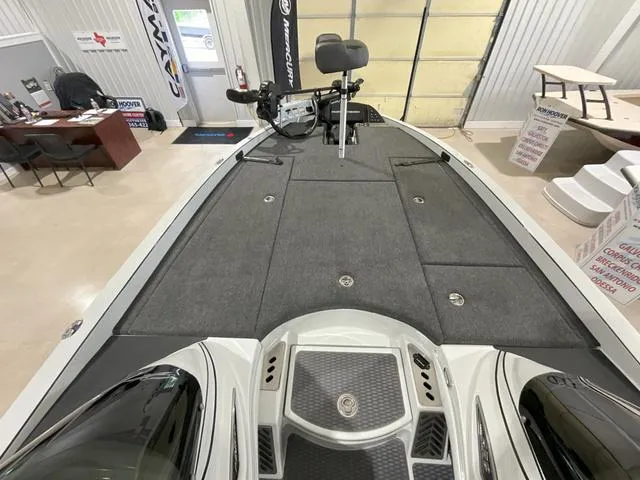 Slide: The Image of Caymas CX 21 PRO 2025 - 22