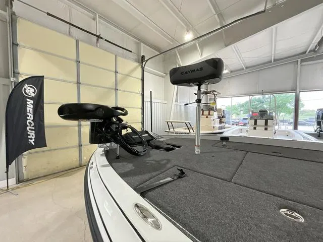 Slide: The Image of Caymas CX 21 PRO 2025 - 3