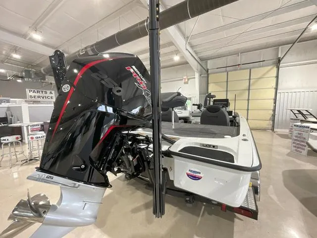 Slide: The Image of Caymas CX 21 PRO 2025 - 6