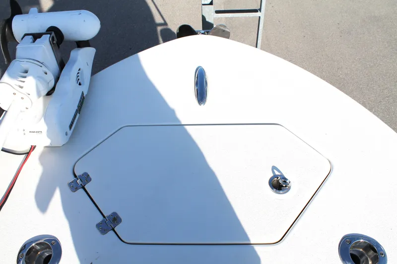 Slide: The Image of 2018 Andros 26 Tarpon boat deck with hatch and trolling motor. - 24