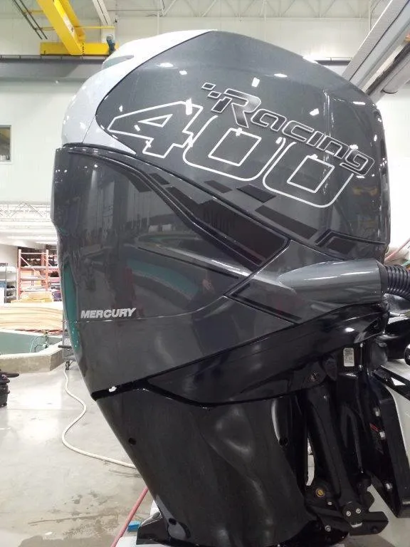 Slide: The Image of Mercury Racing 400 outboard engine on a 2019 Formula 430 Super Sport Crossover. - 5