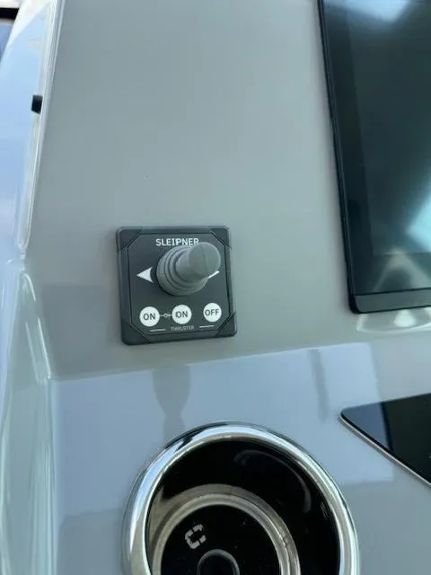 Slide: The Image of Joystick control panel on 2024 Beneteau Gran Turismo 32 boat dashboard. - 21