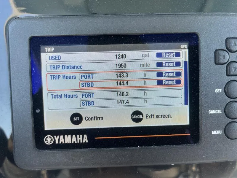 Slide: The Image of Yamaha GPS display showing trip data for Edgewater 280 Center Console, 2020 model. - 5