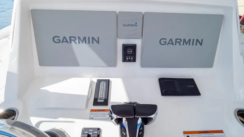 Slide: The Image of Intrepid 375 Nomad FE 2023 - 100