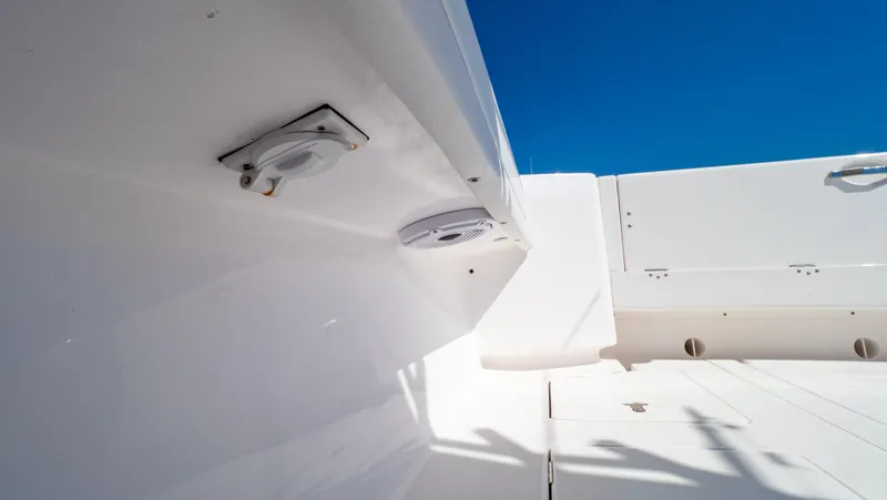 Slide: The Image of Intrepid 375 Nomad FE 2023 - 68