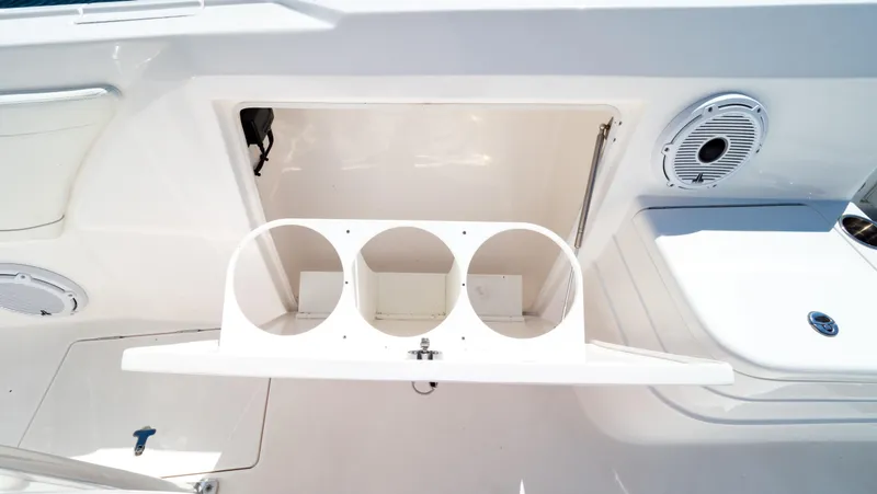 Slide: The Image of Intrepid 375 Nomad FE 2023 - 80