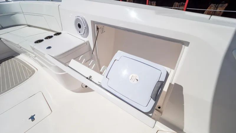 Slide: The Image of Intrepid 375 Nomad FE 2023 - 82