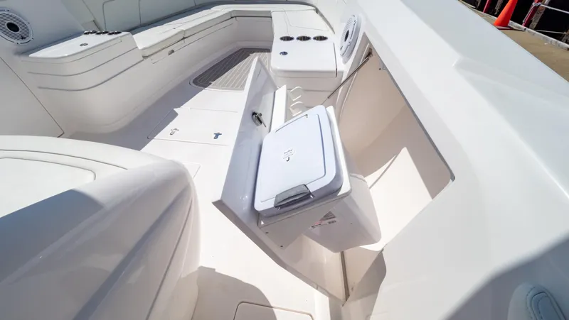 Slide: The Image of Intrepid 375 Nomad FE 2023 - 83