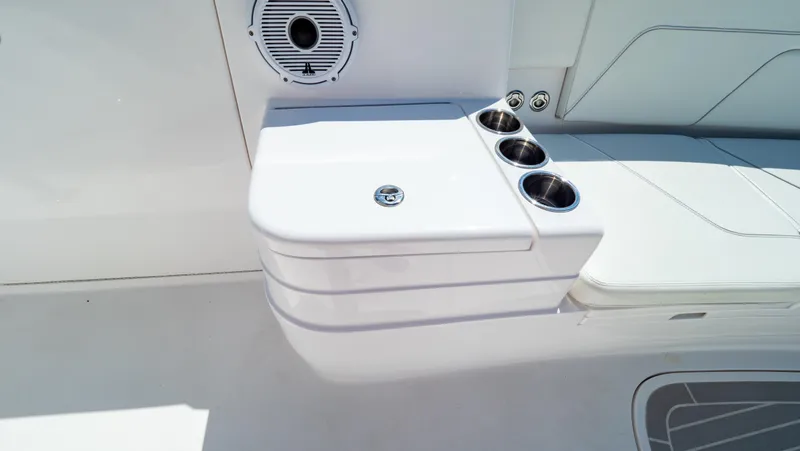 Slide: The Image of Intrepid 375 Nomad FE 2023 - 87