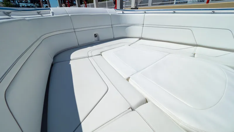 Slide: The Image of Intrepid 375 Nomad FE 2023 - 95