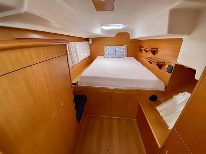 Slide: The Image of Starboard Hull - 10