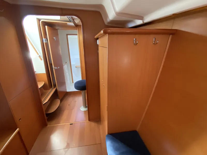 Slide: The Image of Starboard Hull - 11