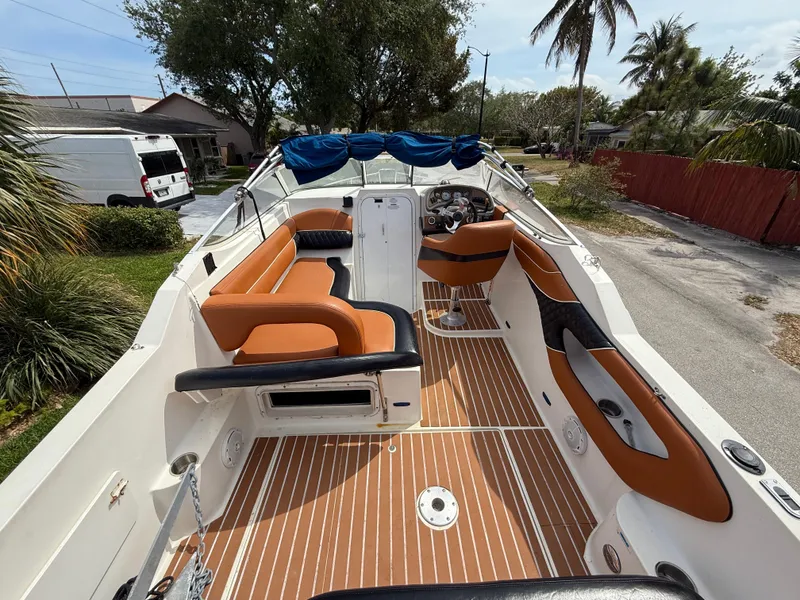 Slide: The Image of 2000 Wellcraft 2400 Martinique boat with tan seating and wood-style flooring. - 30