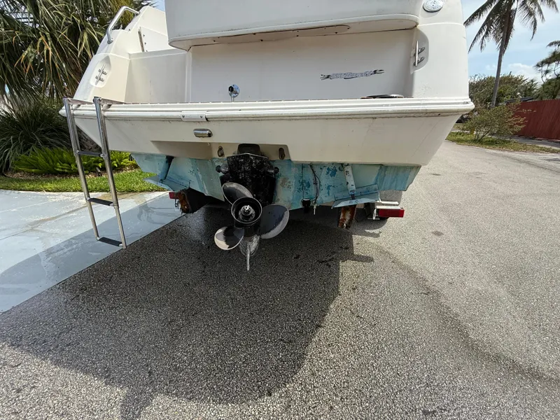 Slide: The Image of Rear view of a 2000 Wellcraft 2400 Martinique boat on a driveway. - 7