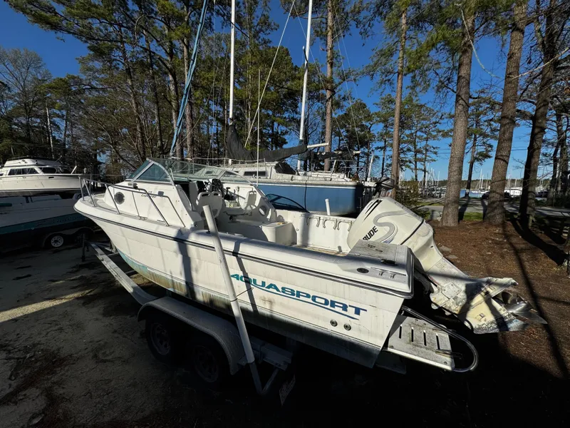 Slide: The Image of 2001 Aquasport 215 Explorer - 1