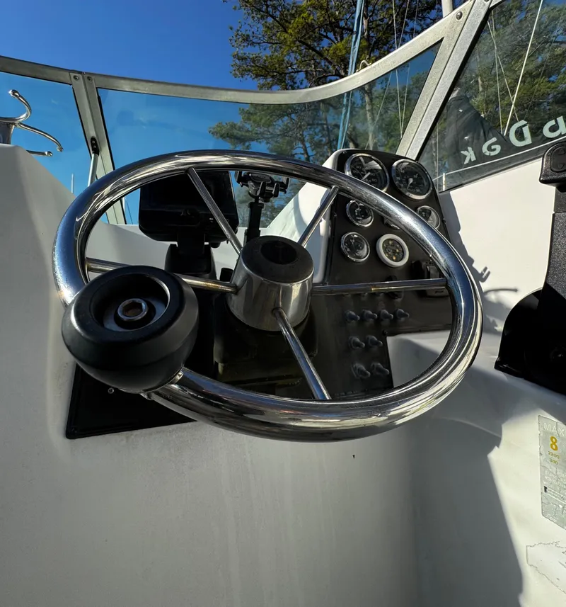 Slide: The Image of 2001 Aquasport 215 Explorer - 11