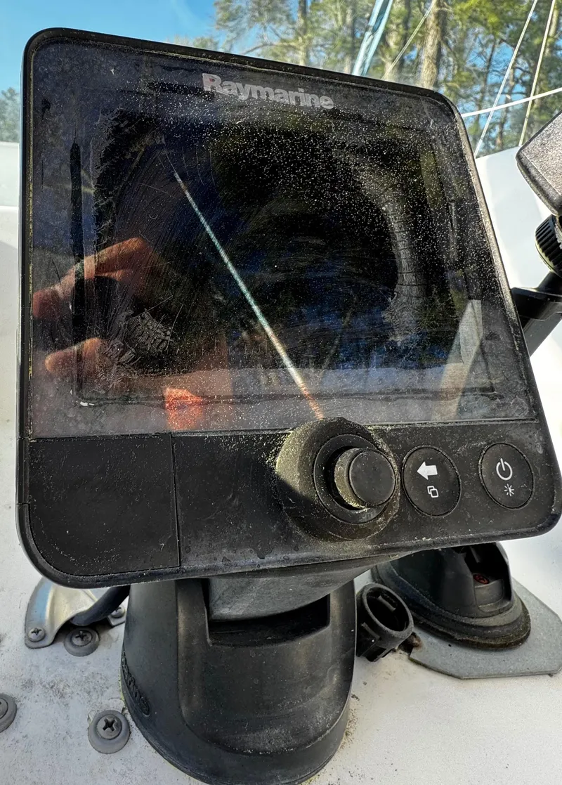 Slide: The Image of 2001 Aquasport 215 Explorer - 13