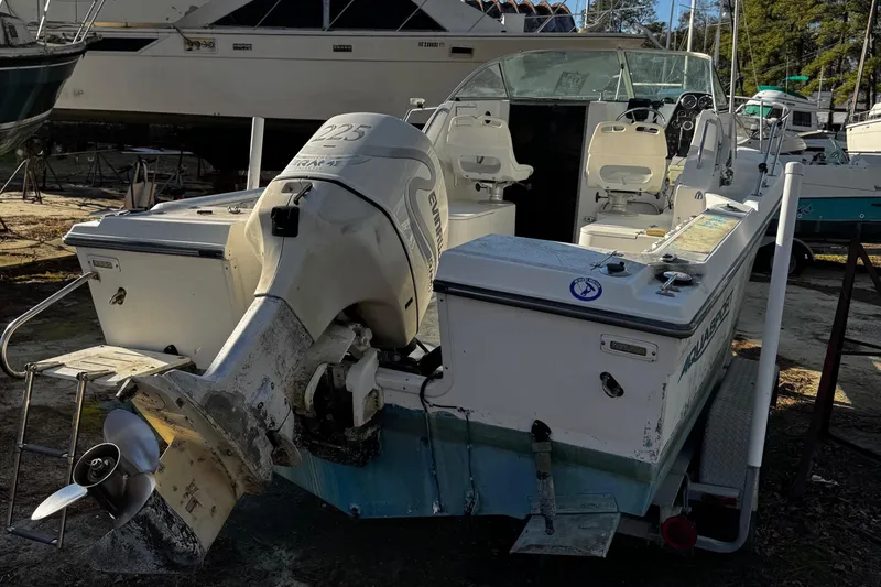 Slide: The Image of 2001 Aquasport 215 Explorer - 14