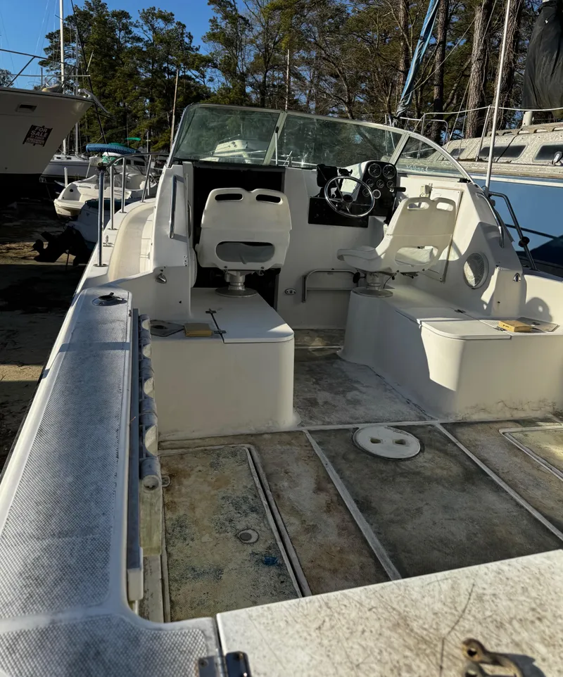 Slide: The Image of 2001 Aquasport 215 Explorer - 15