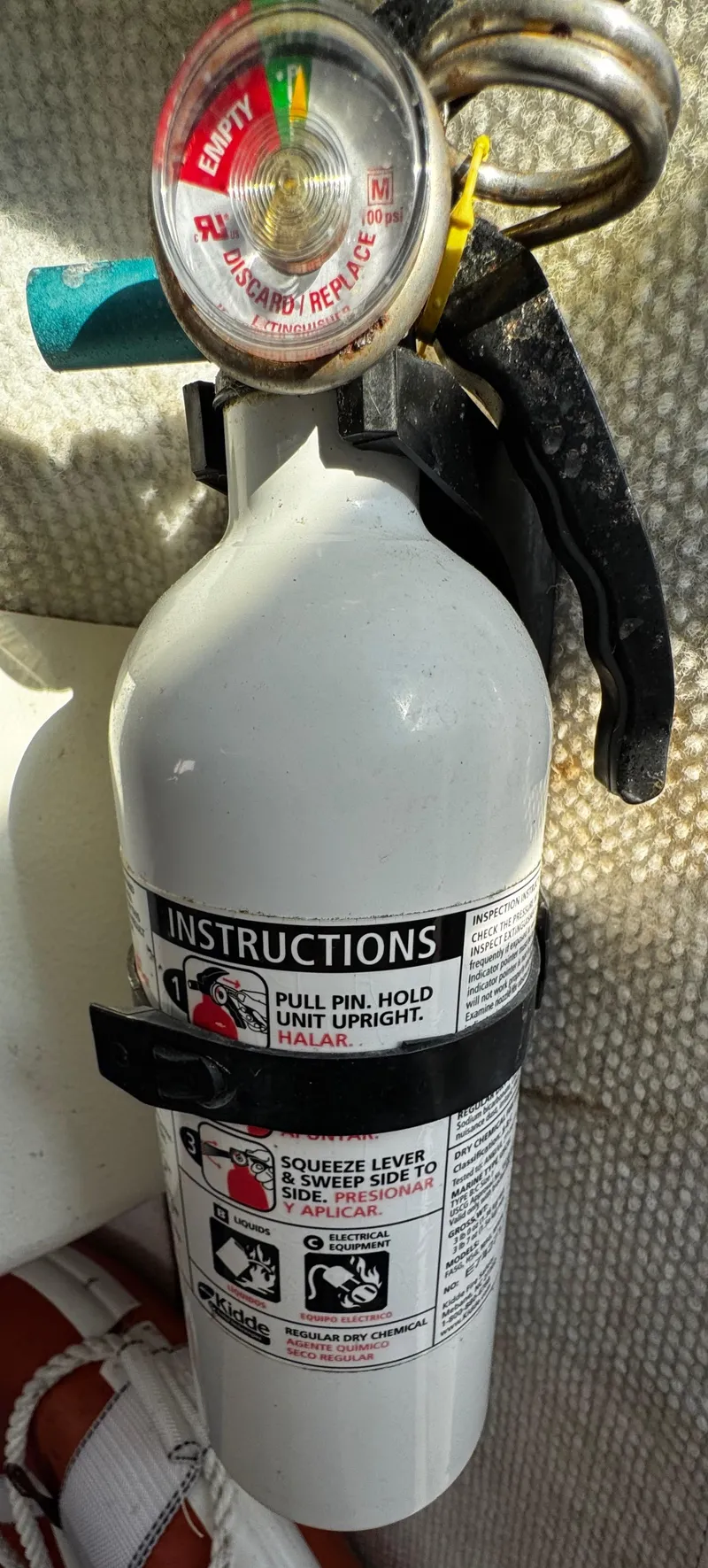 Slide: The Image of Fire extinguisher with instructions on a 2001 Aquasport 215 Explorer boat. - 26
