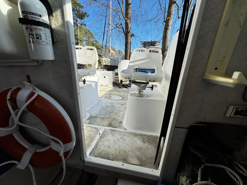 Slide: The Image of 2001 Aquasport 215 Explorer - 27