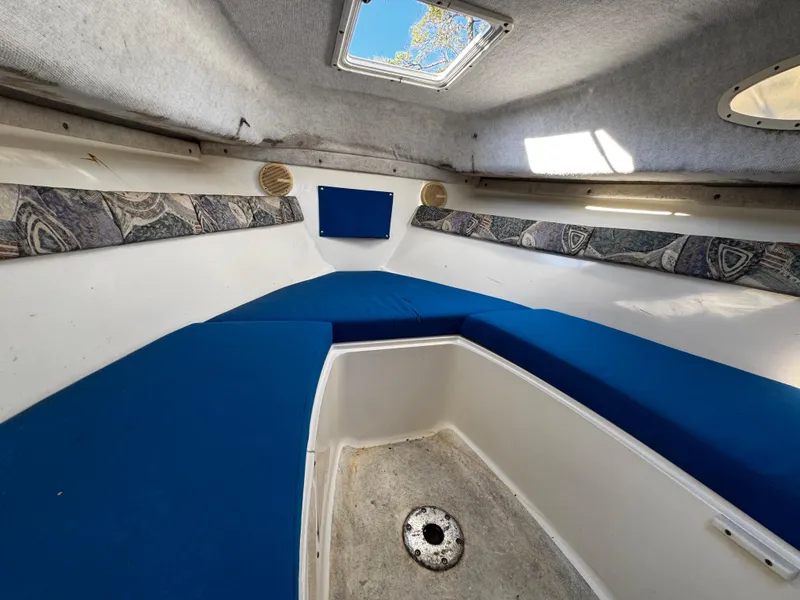 Slide: The Image of 2001 Aquasport 215 Explorer - 28