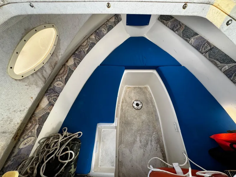 Slide: The Image of 2001 Aquasport 215 Explorer - 30